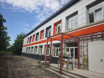 Стройготовность Еленовской школы Докучаевского округа, которую ремонтирует Якутия, оценивается в 45%