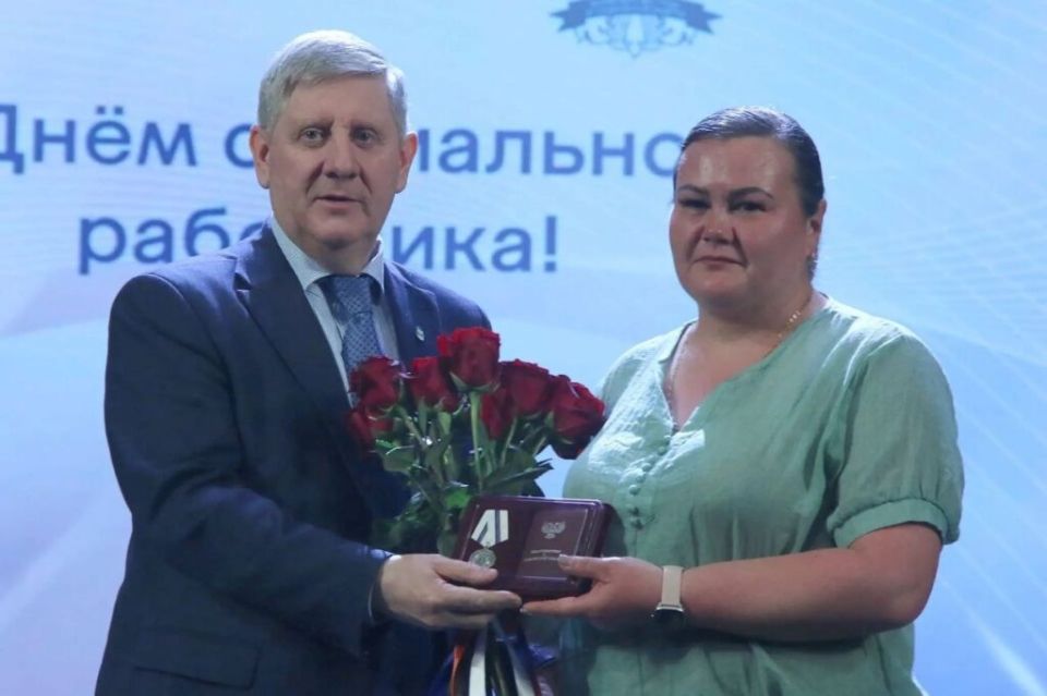 Председатель Правительства ДНР Андрей Чертков поздравил социальных работников с профессиональным праздником