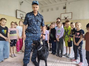 Транспортная полиция Донецка провела познавательное мероприятие для школьников в рамках акции «Каникулы с общественным советом»