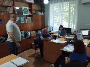 Начальник Старобешевского территориального отдела Артем Ляшов провел встречу с трудовым коллективом филиала фонда "Защитники Отечества"