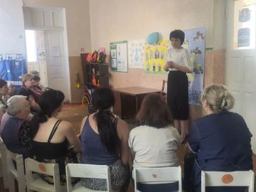 9 июня, председатель Общественного совета Елена Серебрянская провела встречу с трудовым коллективом ГБДОУ "Детский Сад № 2 "Аленка" Г.О. Торез" ДНР