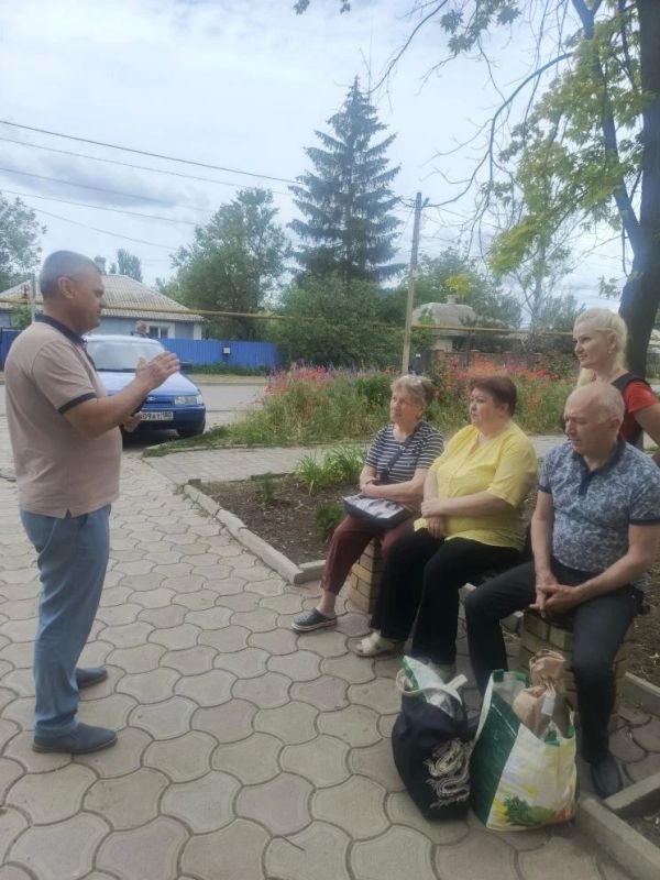 Сегодня депутат Тельмановского муниципального совета Сергей Мелащук провёл встречу с жителями улицы Первомайская в пгт