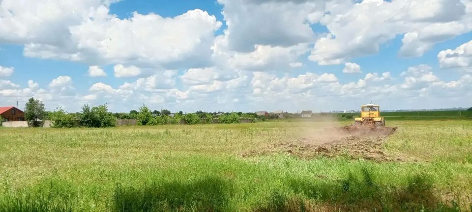В связи с началом пожароопасного периода на всей территории Марьяновского территориального отдела стартовали работы по организации минерализированной противопожарной полосы (опашка) вокруг населённых пунктов