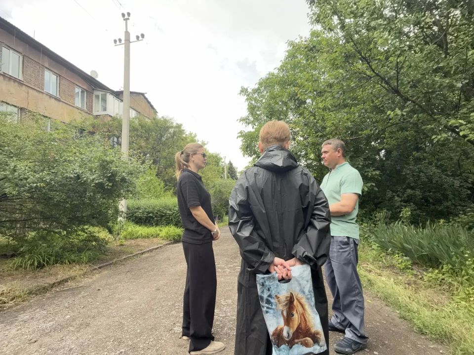 Сегодня, 10 июня, по инициативе Главы ДНР Дениса Пушилина, первый заместитель руководителя Управы Кировского внутригородского района Администрации городского округа Макеевка Донецкой Народной Республики Андрей Коренев провел...