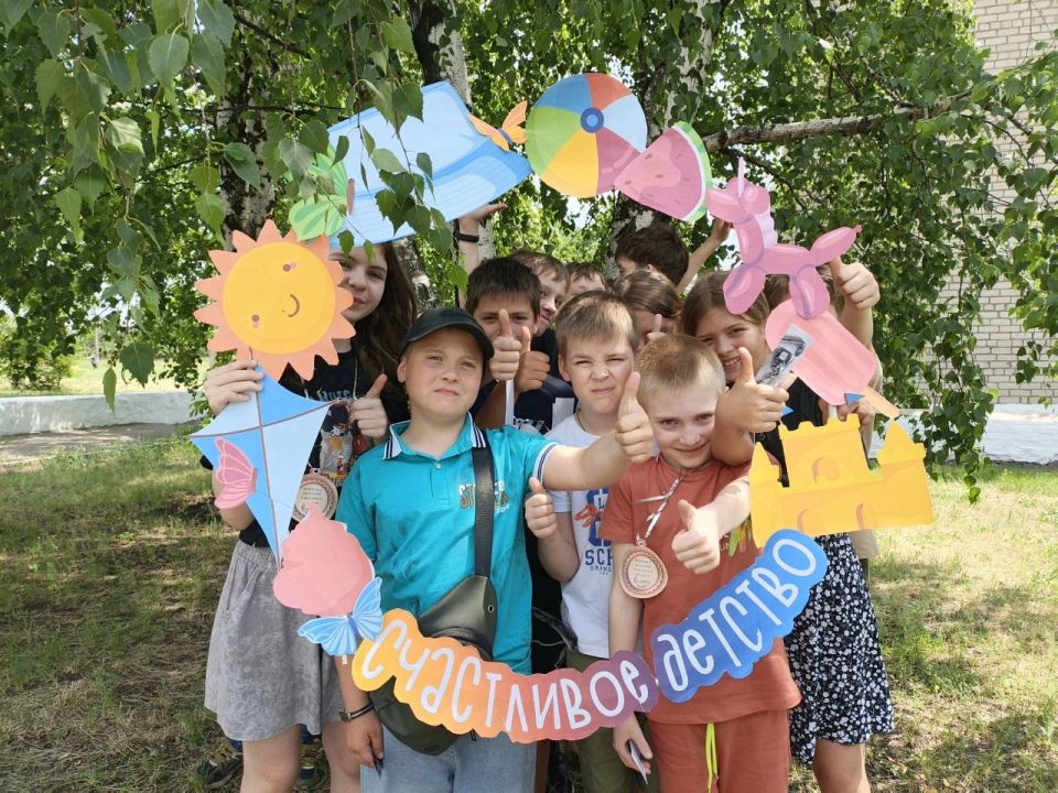 Летние каникулы в Снежном проходят под знаком активного отдыха и спортивных достижений благодаря партпроекту Единой России "Детский спорт"