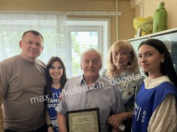 Сегодня, свой 99-й день рождения отмечает Василий Захарович Рябкин — ветеран Великой Отечественной войны, почетный гражданин г. о. Донецк