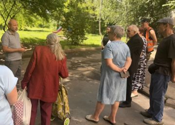 Иван Адамец: В рамках проекта «Управдом» Алексей Ломовцев встретился с жителями домов № 112, 114, 116 на проспекте Панфилова