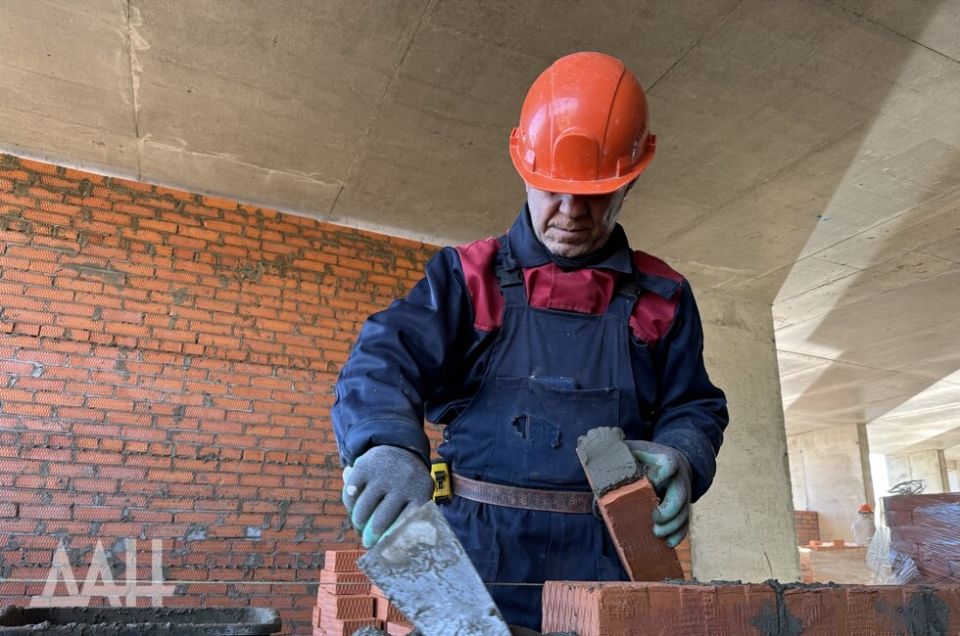 В Макеевке приступили к ремонту семи многоквартирных домов