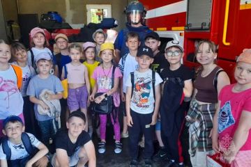 Экскурсия в мир героев. Дети из пришкольного лагеря Старобешево погрузились в увлекательный мир покорителей стихии – героев, чья работа каждый день связана с риском
