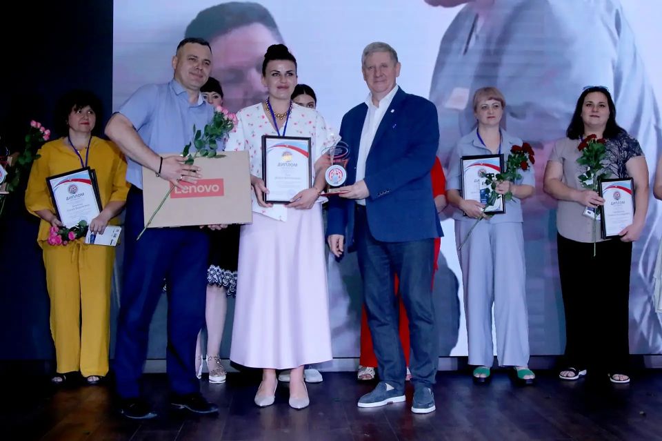 Председатель Правительства ДНР Андрей Чертков и министр здравоохранения ДНР Константин Масников наградили участников республиканского конкурса «Лучший специалист процедурного кабинета 2026 года»