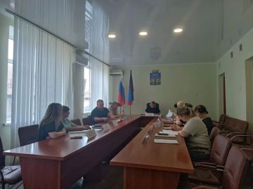 Состоялось заседание Комиссии по делам несовершеннолетних и защите их прав под председательством заместителя главы Администрации Володарского муниципального округа Полтарак Викалины Викторовны