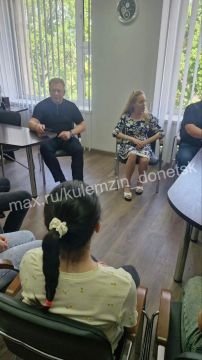Временно исполняющий полномочия главы муниципального образования городского округа Донецк провел встречу с трудовым коллективом Департамента благоустройства и коммунального обслуживания администрации г.о. Донецк