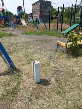 Администрацией городского округа Иловайск выполнены работы по покосу травы на территории детской площадки по ул. Пролетарская