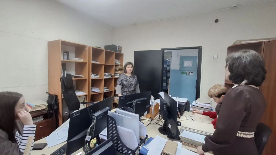 Депутат Тельмановского муниципального совета Наталья Зубач провела встречу с трудовым коллективом