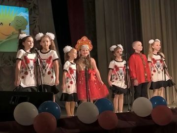 Наталья Бегуненко: В Петровском районе во Дворце культуры им. Г.И. Петровского состоялась концертная программа «Народы едины под солнцем России», приуроченная к празднованию Дня России