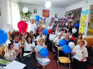 Сегодня, 11 июня, в преддверии праздника Дня России в МБУ «Централизованная библиотечная система для взрослых города Донецка» Библиотека - филиал №6 прошёл информационный час «Русь, Россия, Родина моя»