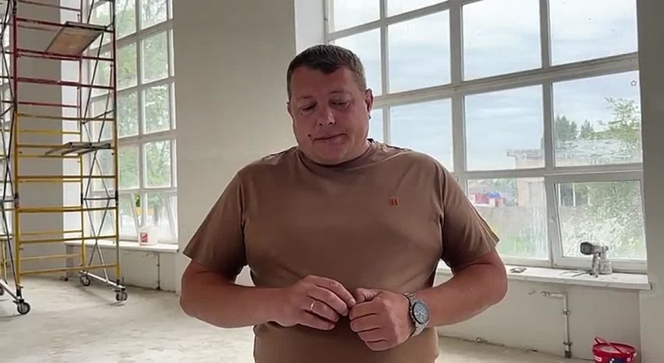 Александр Шатов: Сахалинская область обустраивает современный пришкольный стадион на территории школы № 11 в Шахтерске