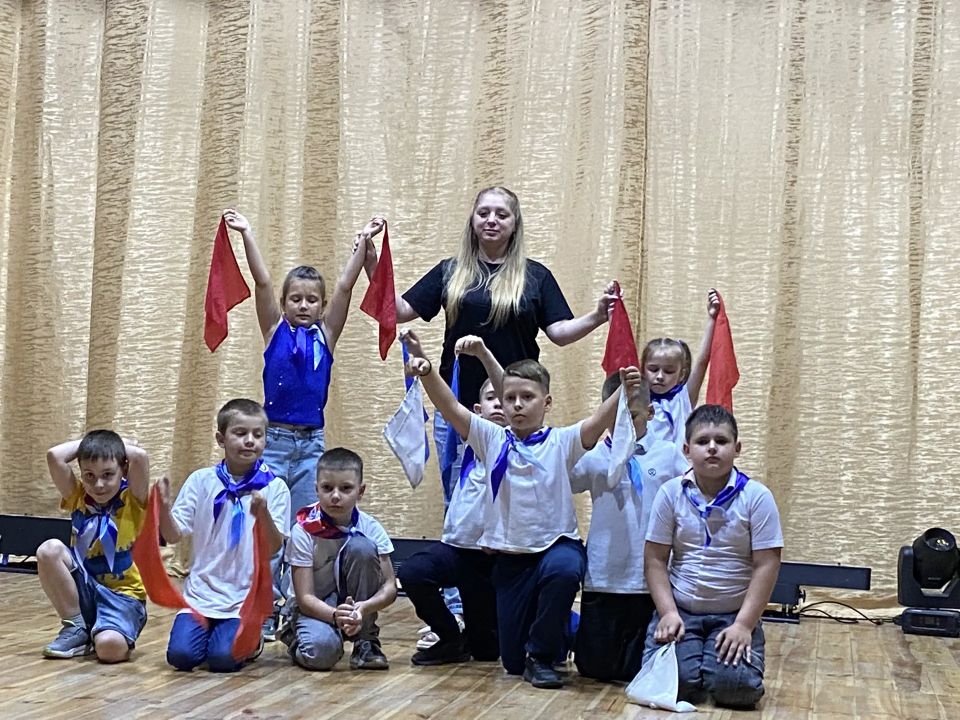 Урзуфский СДК: «Я люблю тебя, Россия» — праздник для юных сердец