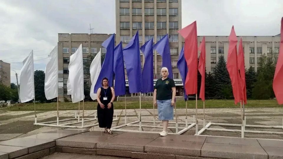 Акция «Российский триколор» в Горловке