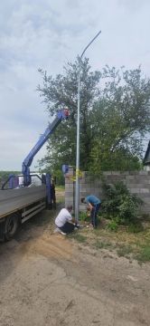 В селах Старобешевского округа продолжается установка альтернативного освещения