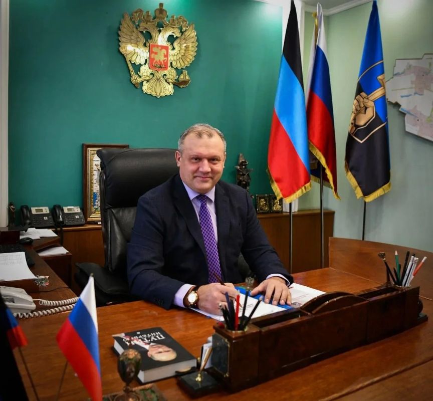 Донецкий городской совет поздравляет с Днём рождения Главу муниципального образования г.о.Донецк Алексея Кулемзина!