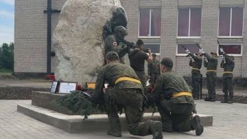 В ДНР открыли памятник бойцам, павшим в ходе СВО