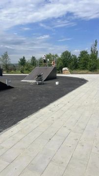 В парке «Юбилейный» городского округа Торез продолжаются работы по созданию новой спортивной площадки