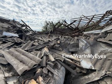 Последствия прилёта ударного БПЛА ВСУ в частный жилой дом в Кировском районе Донецка сегодня ночью