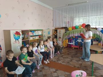 Безопасные дороги: малыши учатся правилам дорожного движения!