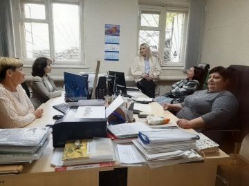 Заместитель главы администрации Тельмановского муниципального округа провела встречу с трудовым коллективом архивного отдела в пгт Тельманово
