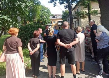 Иван Адамец: Совместно с депутатом горсовета Эдуардом Момотом провели встречу с жителями у дома № 11/2 по улице 60-летия СССР