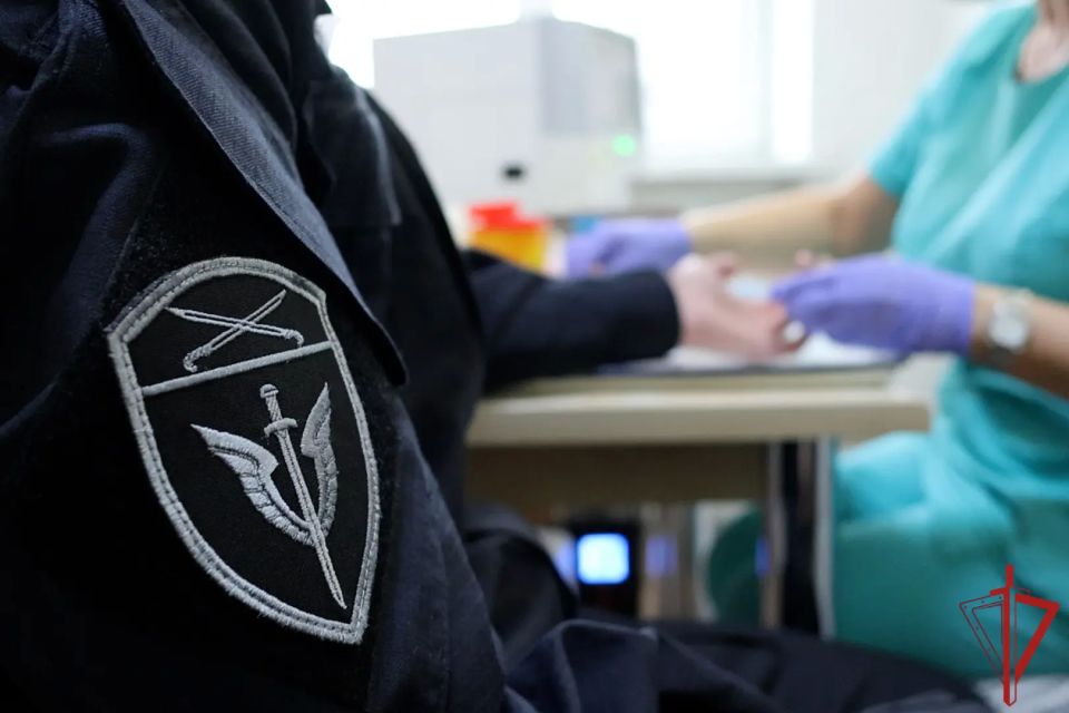 Во Всемирный день донора росгвардейцы пополнили региональный банк крови в ДНР