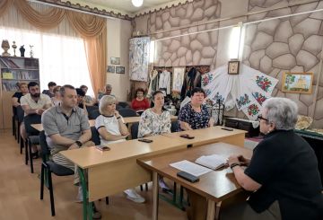 Заместитель главы Администрации Старобешевского муниципального округа Вера Немилостивая провела встречу с трудовым коллективом Дворца культуры им. Паши Ангелиной