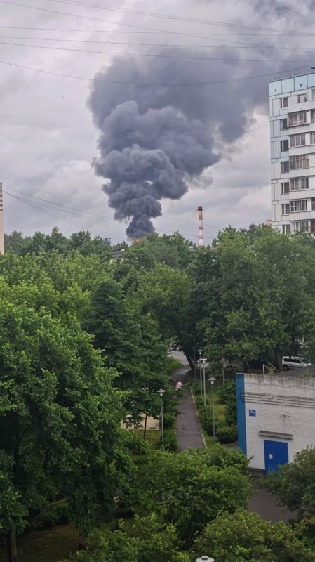 После атаки беспилотников на Московский нефтеперерабатывающий завод в районе Капотни временно изменена схема движения транспорта