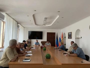 Сегодня, 16 июня, Глава муниципального образования городской округ Торез Чесноков А.В. провел совещание с руководителями коммунальных служб городского округа