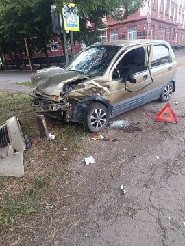Микроскопический «ДЭУ Матиз» размазался по ул. Ленина возле школы №4 в Макеевке