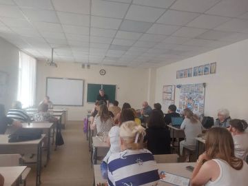 ВСТРЕЧА С ПЕДАГОГАМИ. . В стенах Мангушской школы № 2 состоялась встреча депутата Мангушского муниципального совета, члена фракции Всероссийской политической партии «Единая Россия» в Мангушском муниципальном совете Мацуки...