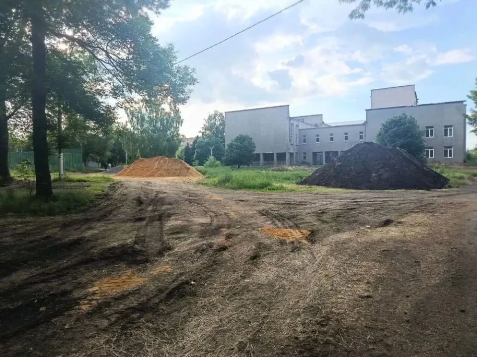 Продолжаются работы по благоустройству парка культуры и отдыха в г. о. Иловайск