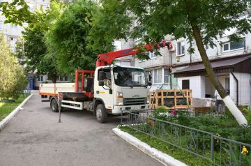 В Свердловском округе ЛНР приступили к установке новых лифтов