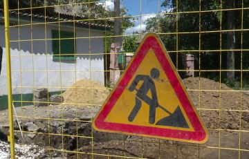 В Шахтерске меняют трубопровод по улице Обручева
