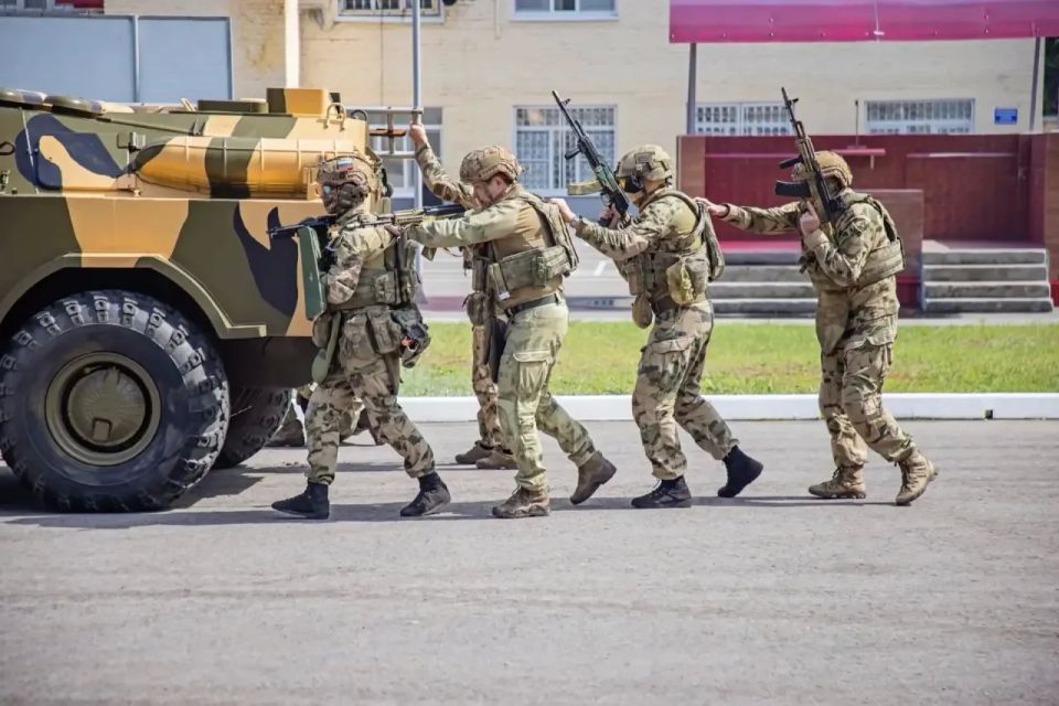 В рамках акции «Каникулы с Росгвардией» в воинской части г. Димитровград прошел день открытых дверей