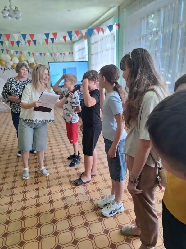 В рамках взаимодействия с образовательными учреждениями преподаватели Секретаренко М.В. и Глушкова Ю.В. провели увлекательную игровую программу для воспитанников пришкольного лагеря ГБОУ "СШ №10" г.о. Харцызск