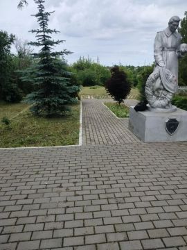 В Мариуполе благоустраивают места захоронений солдат Красной Армии
