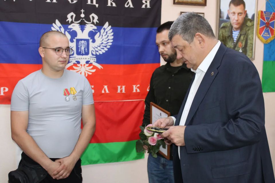 Иван Приходько: Совместно с руководителем Донецкого регионального отделения Всероссийской общественной организации «Молодая Гвардия Единой России», депутатом Народного Совета Донецкой Народной Республики, членом комитета...