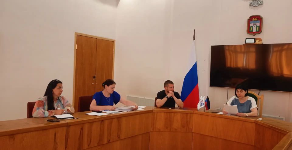 Наталья Великодная: Провели заседание Комиссии по земельным вопросам Тельмановского муниципального округа Донецкой Народной Республики, где был рассмотрены заявления, касающиеся регулирования земельных правоотношений в...