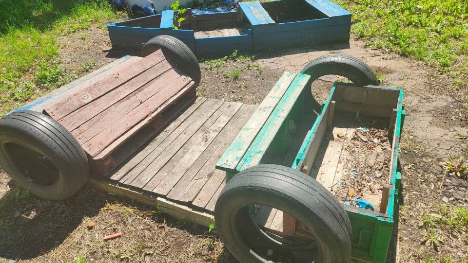 Детские площадки на Мирном превратились в декорации к фильму про заброшенный город