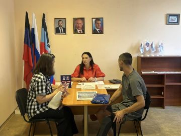 Приём граждан в общественной приёмной партии "Единая Россия"