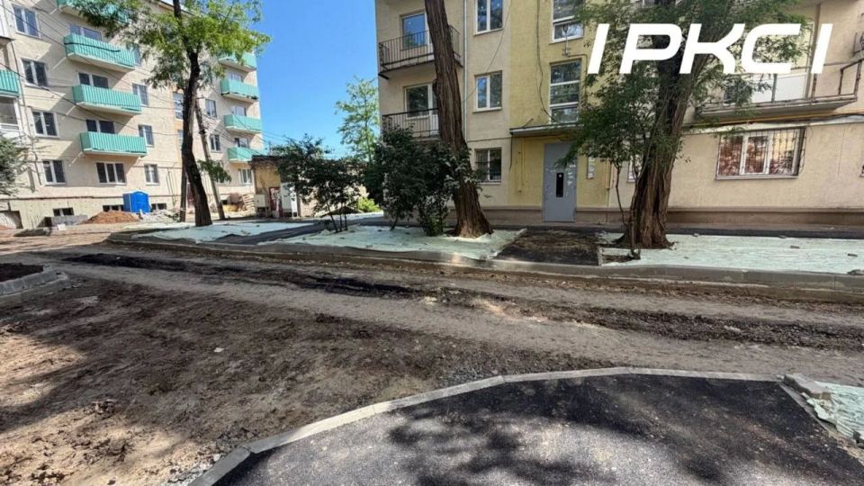 Продолжается благоустройство двора в Днепропетровском переулке