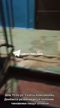 Дом разваливается пополам в Кировском районе Донецка из-за не заделанной с 2022-го крыши