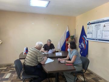 На очередном личном приеме, который провел на площадке общественной приемной «Единой России» в Ясиноватой, жители поднимали вопросы благоустройства, водоснабжения округа, ремонта крыш в многоэтажном жилом фонде и другие...